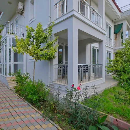 Merkezde Luex Apartman Fethiye